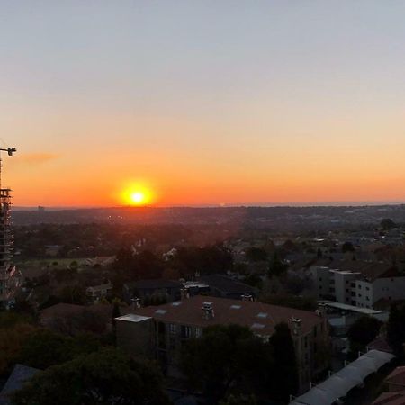 Sandton Skye Suites Johannesburg Esterno foto